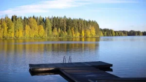 Lac avec un ponton
